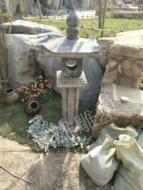 太阳能石灯