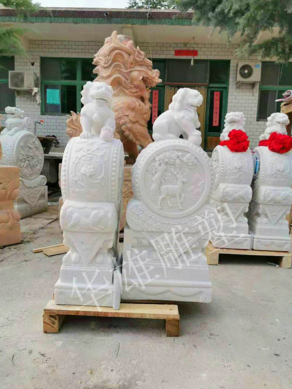 汉白玉门墩