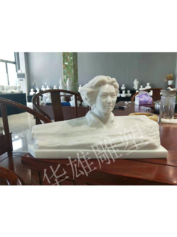毛主席胸像
