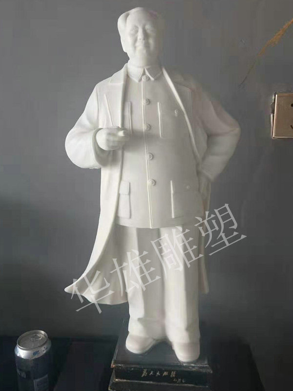 毛主席站立抽烟像