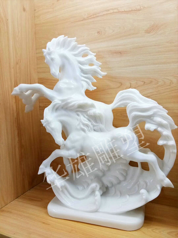汉白玉石雕马